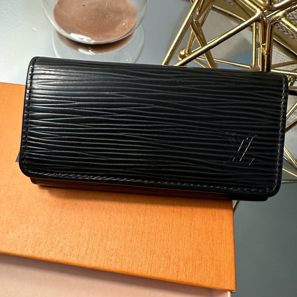 AUTHENTIC LV epic key case